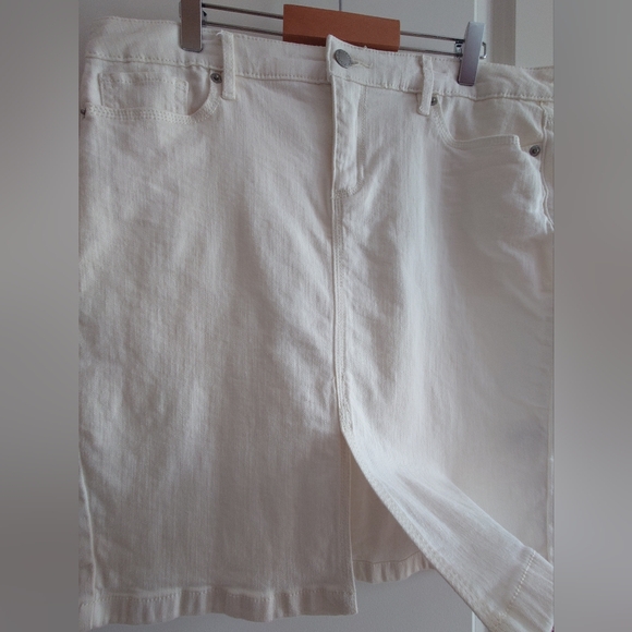 White Denim Skirt size 8 - Picture 2 of 6